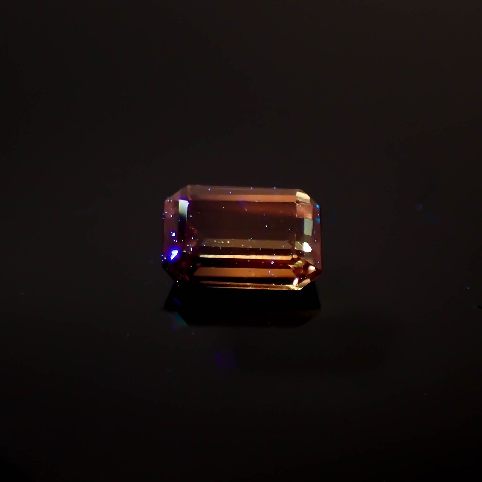 バイカラーサファイア(宝石名バイカラー・サファイア)タンザニア産 0.27ct 識別済[230622375]4.1x2.8mm前後