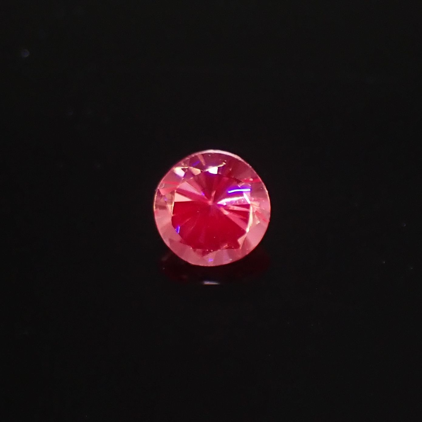 ホットピンクスピネル(宝石名ピンク・スピネル)タンザニア産 0.22ct 識別済[220616595]3.5x3.4mm前後