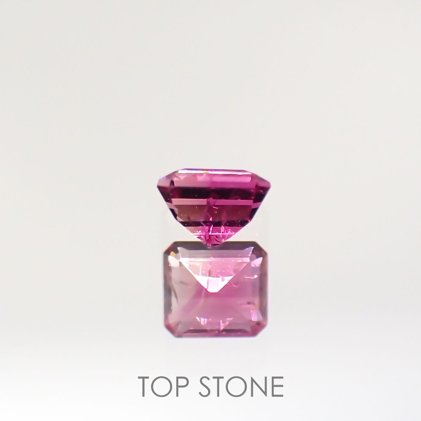 レッドベリル アメリカ・ユタ州産 ルース 0.147ct[210712048]3.2×2.9mm前後
