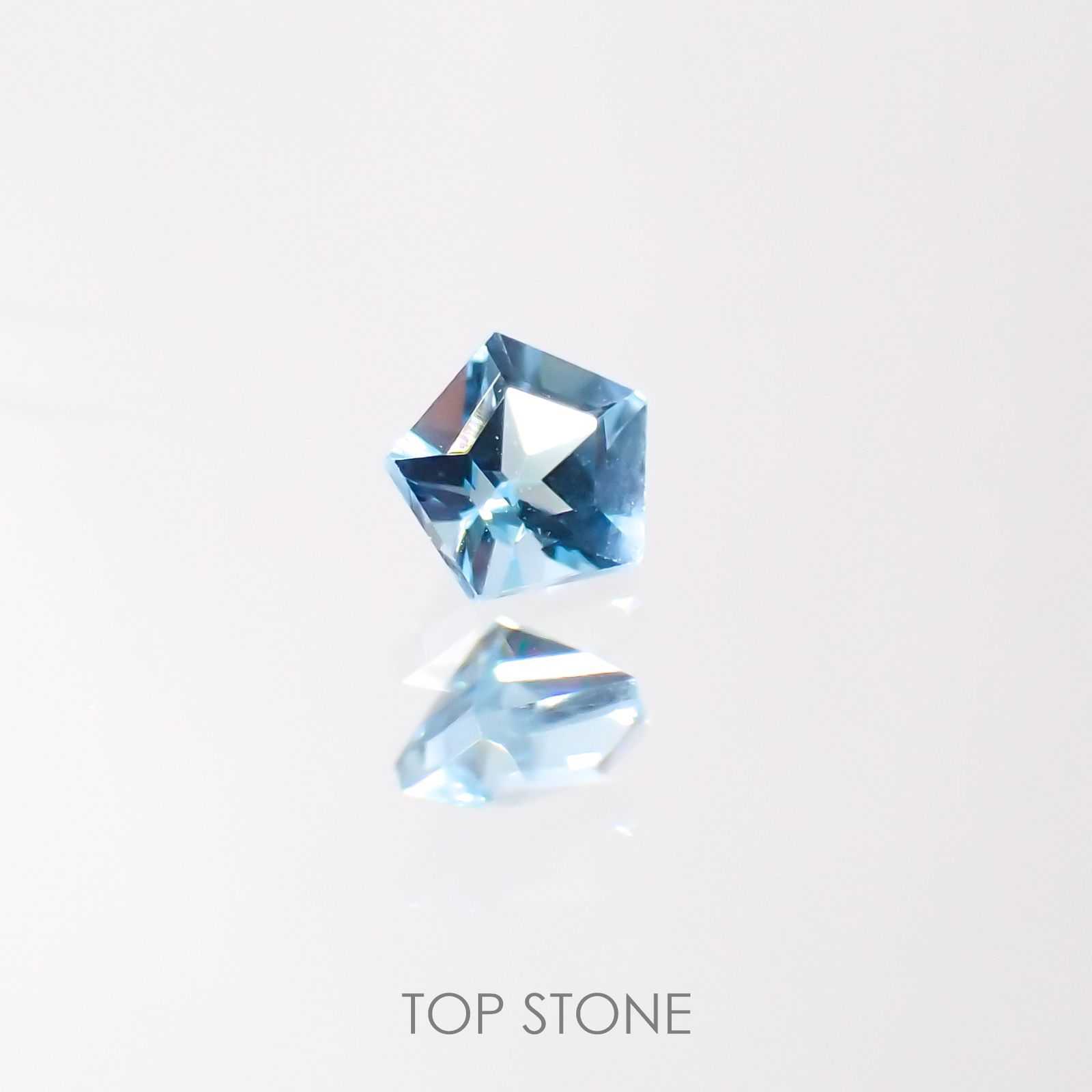 ◇ペンタゴンカット◇スイスブルートパーズ(宝石名ブルー・トパーズ)ブラジル産 0.12ct 識別済[220113907]3x3.1mm前後
