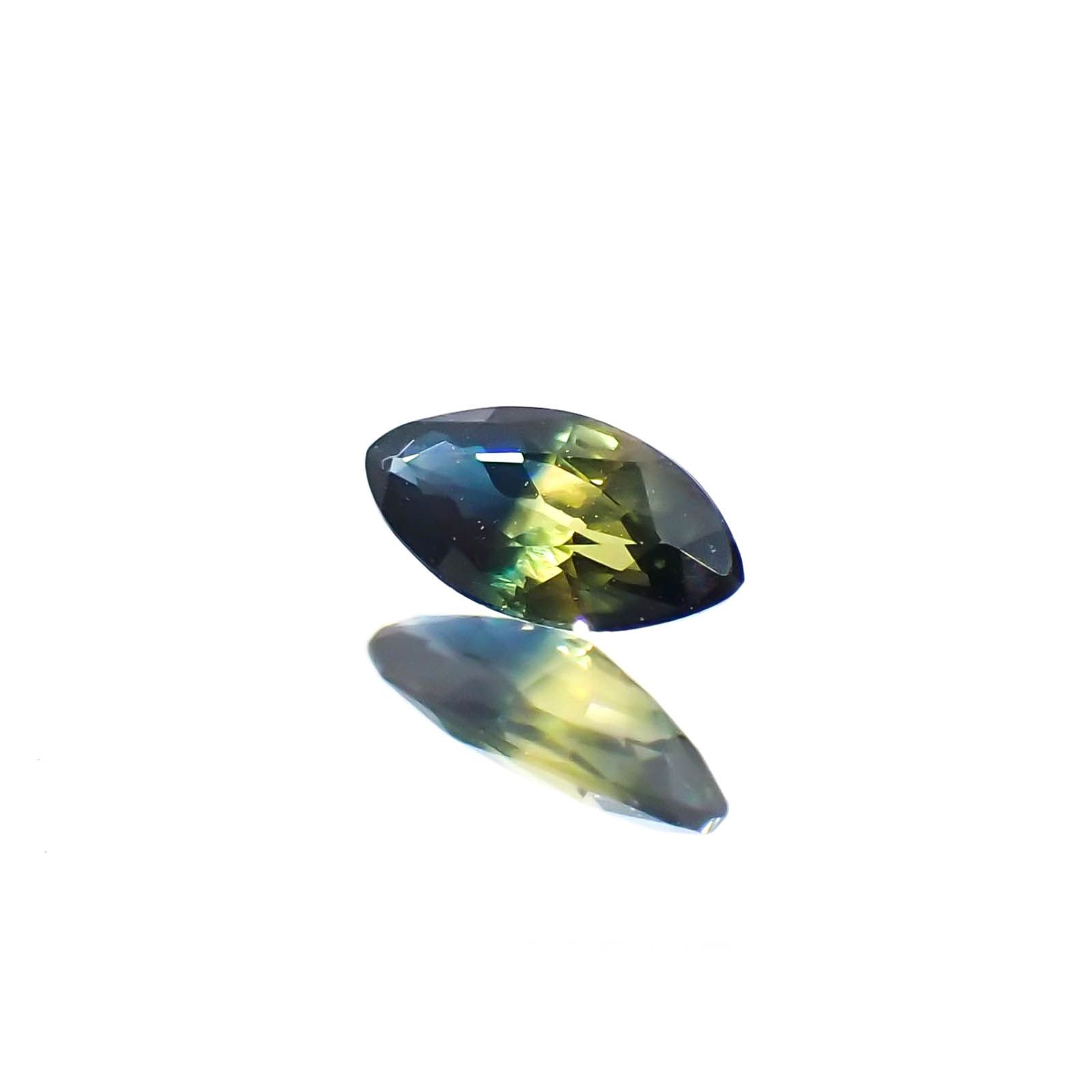 バイカラーサファイア(宝石名サファイア)マダガスカル/オーストラリア産 0.35ct 識別済[250114851]6.2x3.1mm前後
