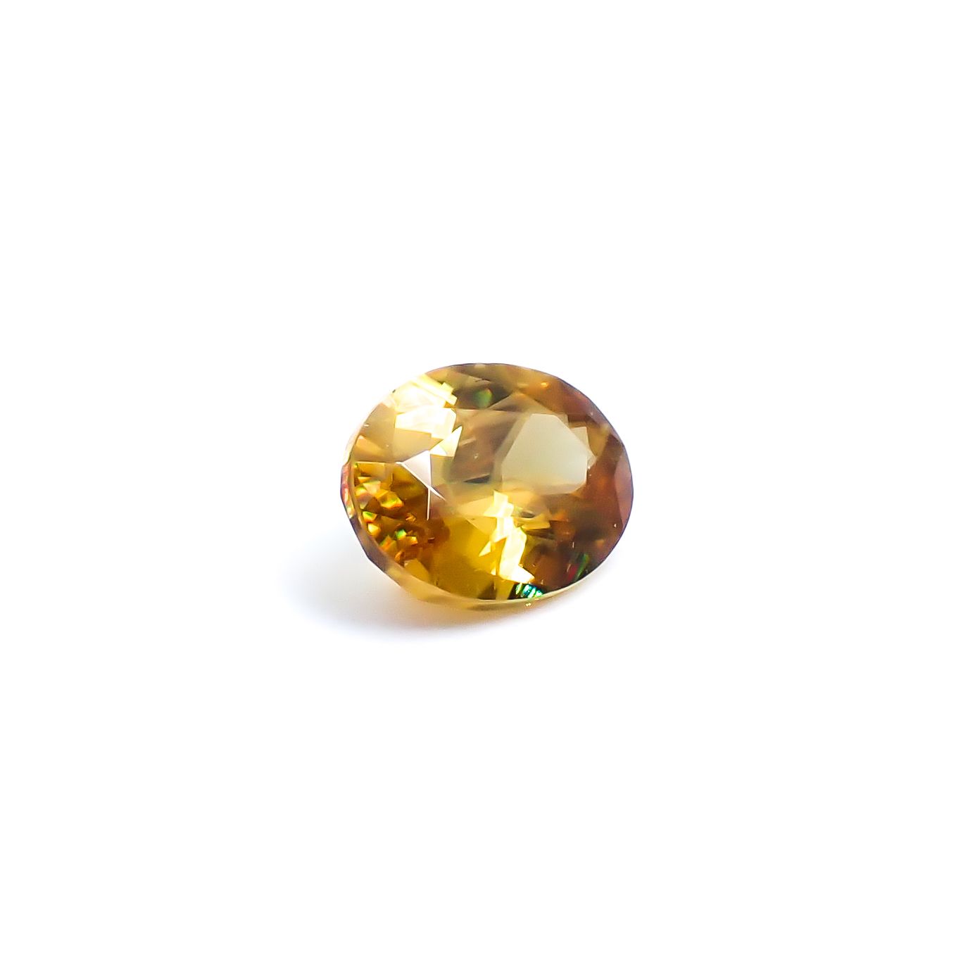 ゴールデンスフェーン マダガスカル産 0.75ct / 6.7x5mm前後 [260632354]