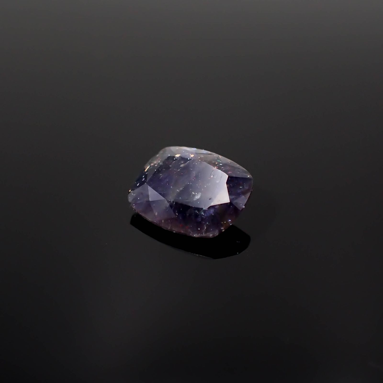 ブラッドショットアイオライト インド産 2.02ct[230321207]10.5x8.4mm前後