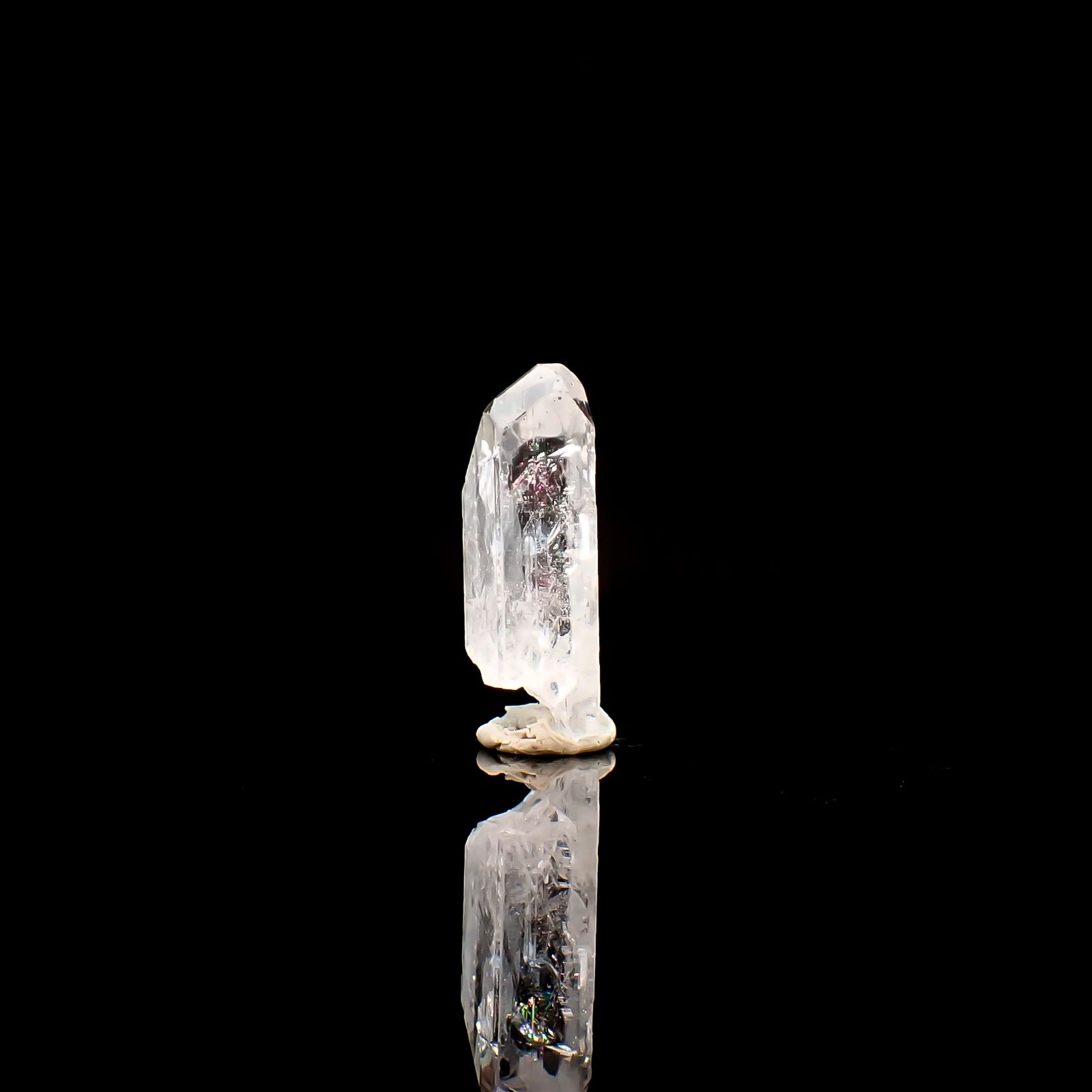 ダンビュライト原石 メキシコ産 9.96ct / 21.6x6.9mm前後 [260532171]