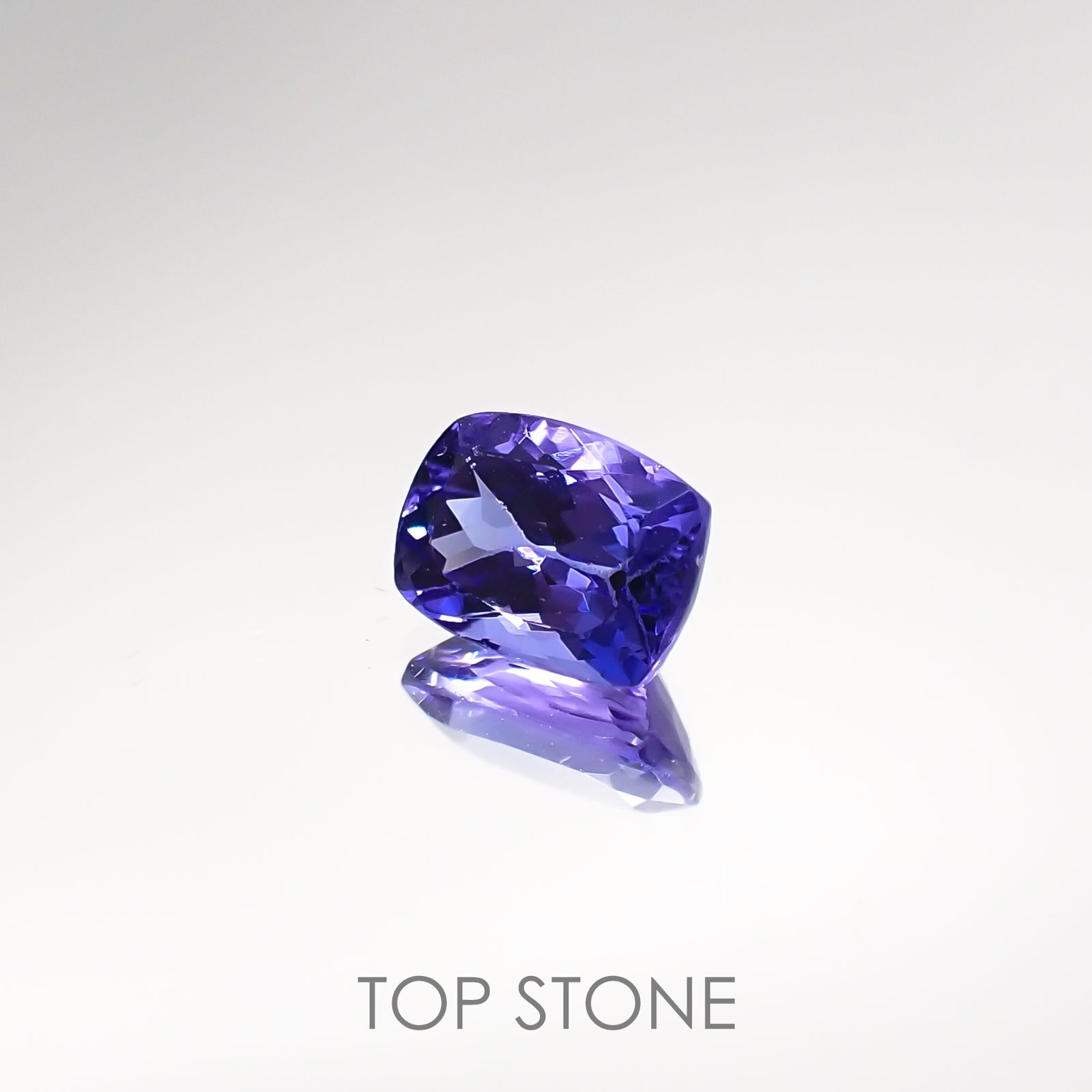 タンザナイト(宝石名タンザナイト) タンザニア産 1.21ct 識別済[210711840]7.1×5.3mm前後
