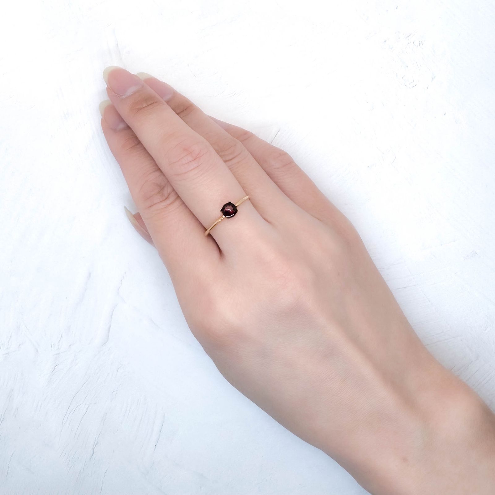 ◇バフトップカット◇アントヒルガーネット(クロムパイロープガーネット) アメリカ・アリゾナ州産 0.43ct / 4.5x4.5mm前後 [251131342]