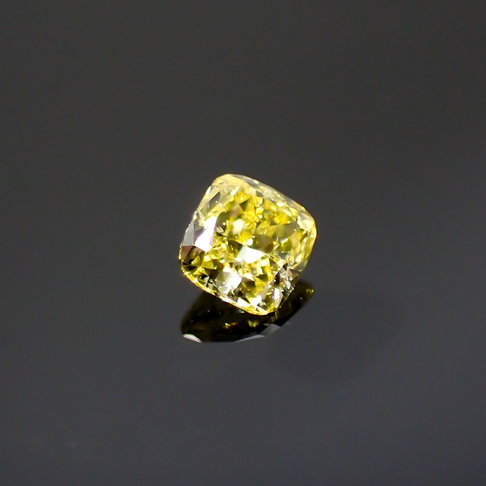 イエローダイヤモンド SI-VS(宝石名ダイアモンド) 0.068ct 識別済[220616396]2.3x2.4mm前後