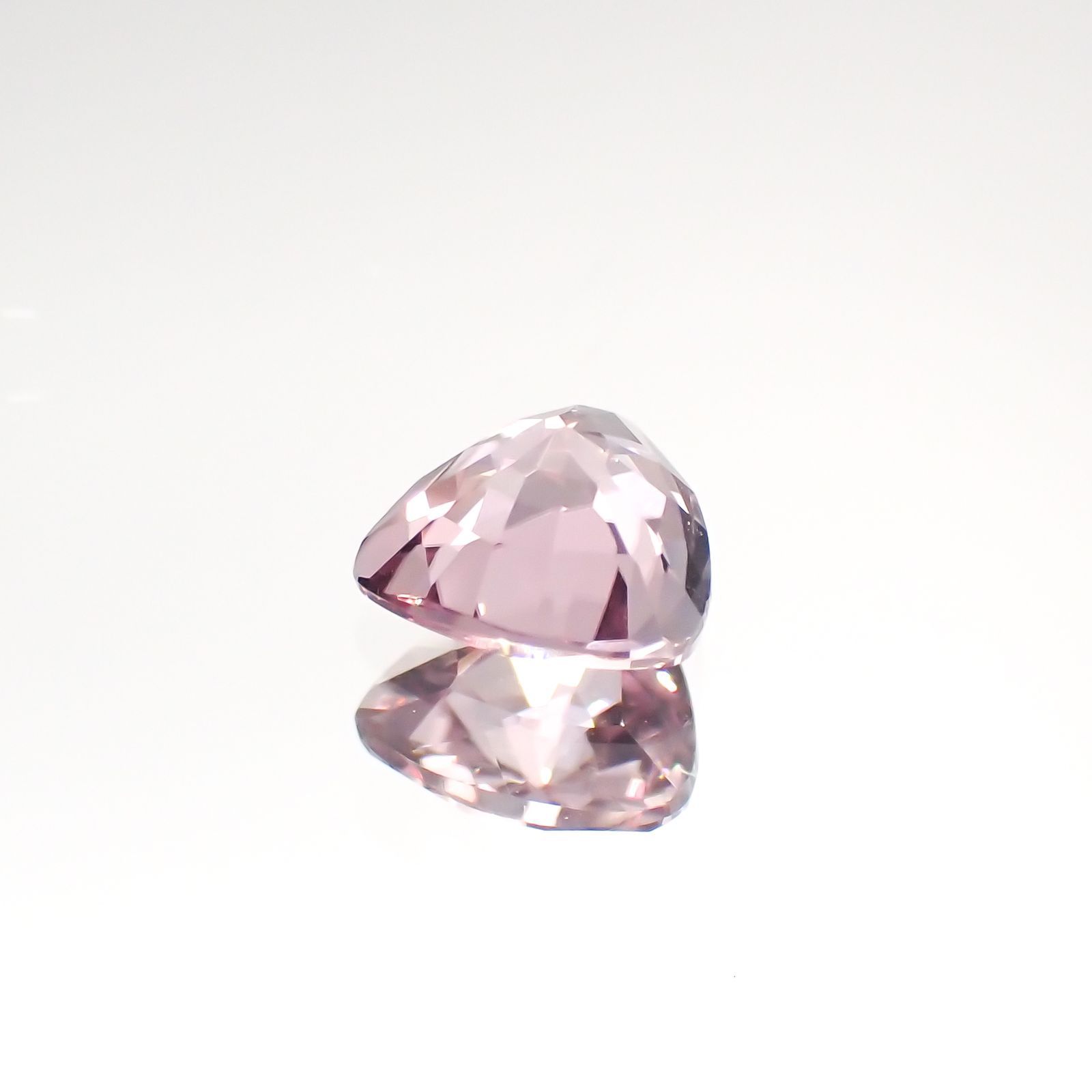 ピンクダイアスポア(宝石名ダイアスポア) アフガニスタン産 0.51ct 識別済[210912429]5.1×5.2mm前後