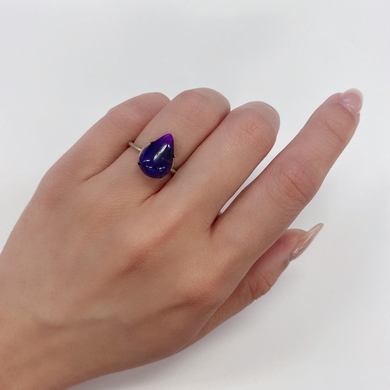 スギライト 南アフリカ産 ルース 3.95ct[210611182]13.7×9.4mm前後