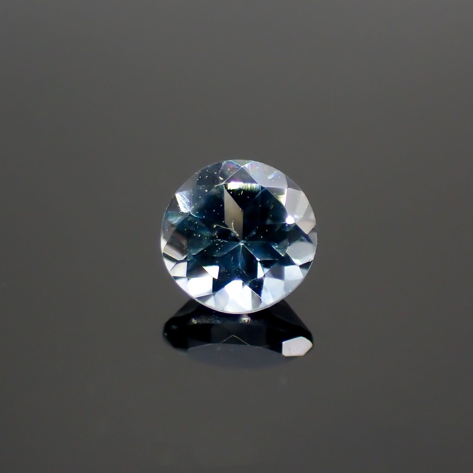 モンタナサファイア(宝石名サファイア)アメリカ・モンタナ州産 0.32ct 識別済[220114012]4x3.9mm前後