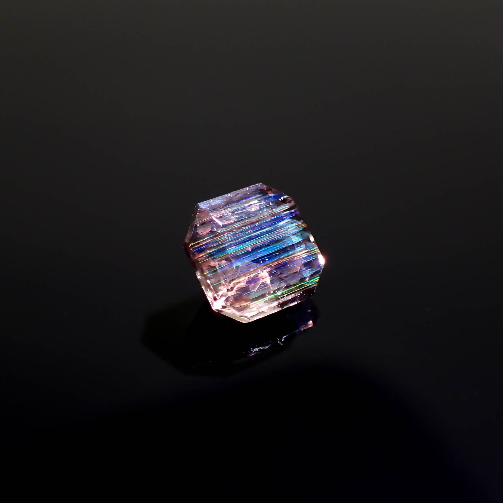 レインボースキャポライト ブラジル産 0.59ct[230320924]5.1x5mm前後