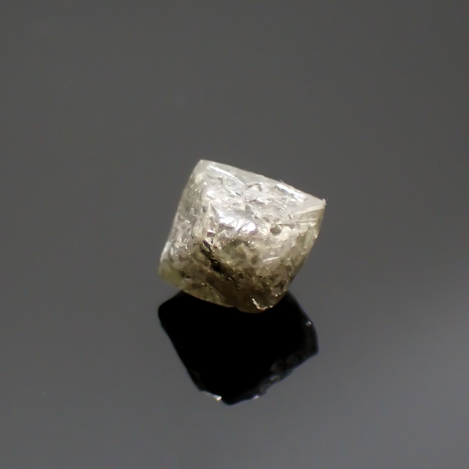 ダイヤモンド(宝石名ダイアモンド) 原石・結晶 0.53ct 識別済[211013378]5.2×4.5mm前後