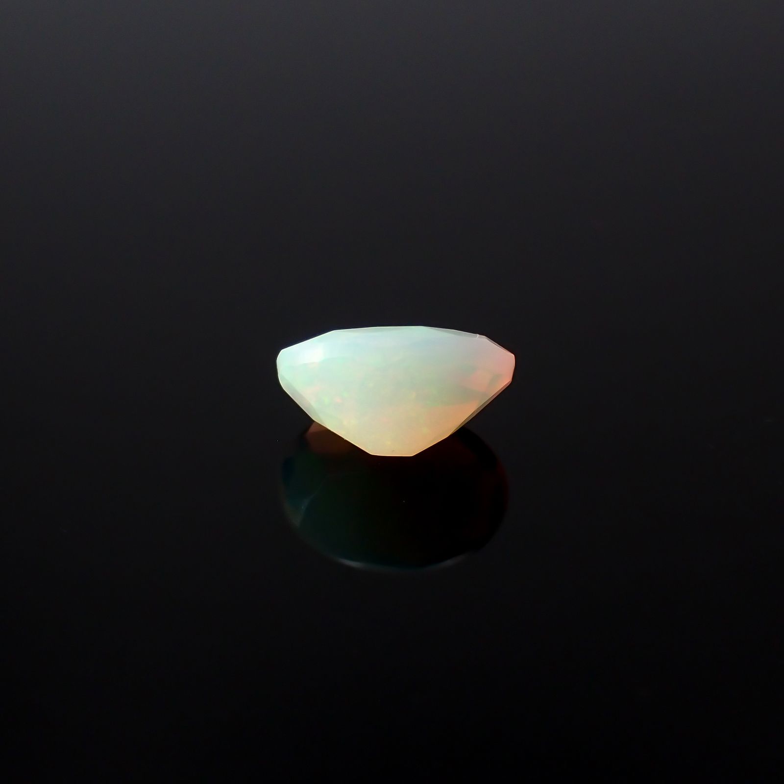 エチオピアオパール エチオピア産 0.72ct[240125317]7.9x6mm前後
