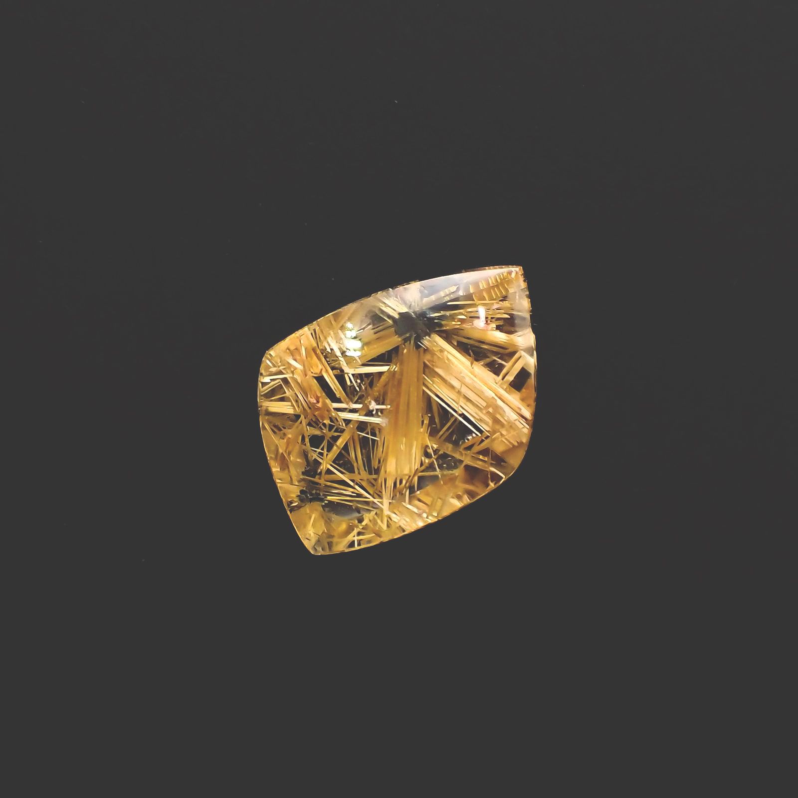 ◇カスタムカット◇太陽ルチルクォーツ ブラジル産 11.84ct[220716734]18.2x13.6mm前後