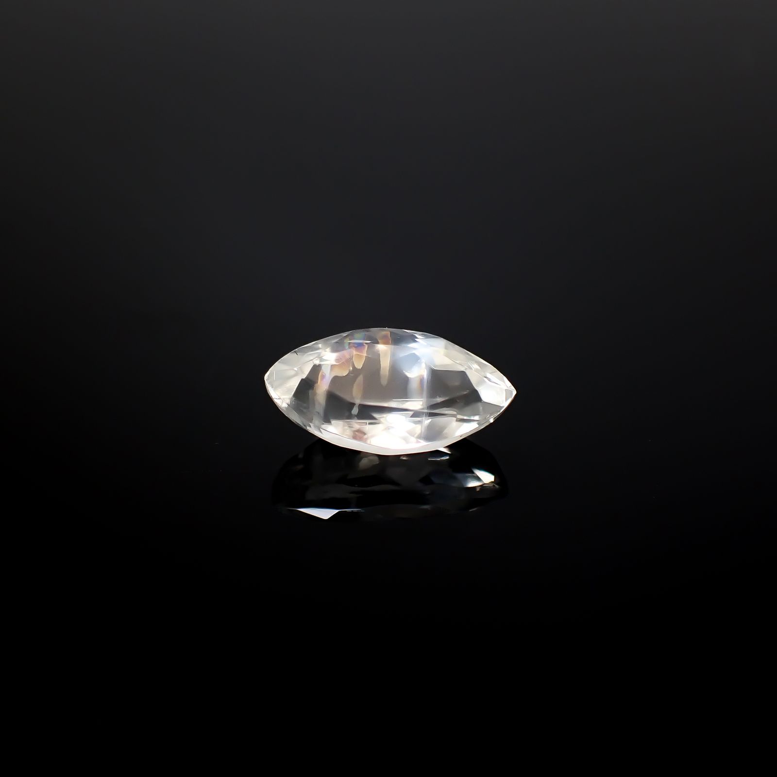 マラウイムーンストーン マラウイ共和国産 3.21ct / 13.6x7.2mm前後 [260331826]