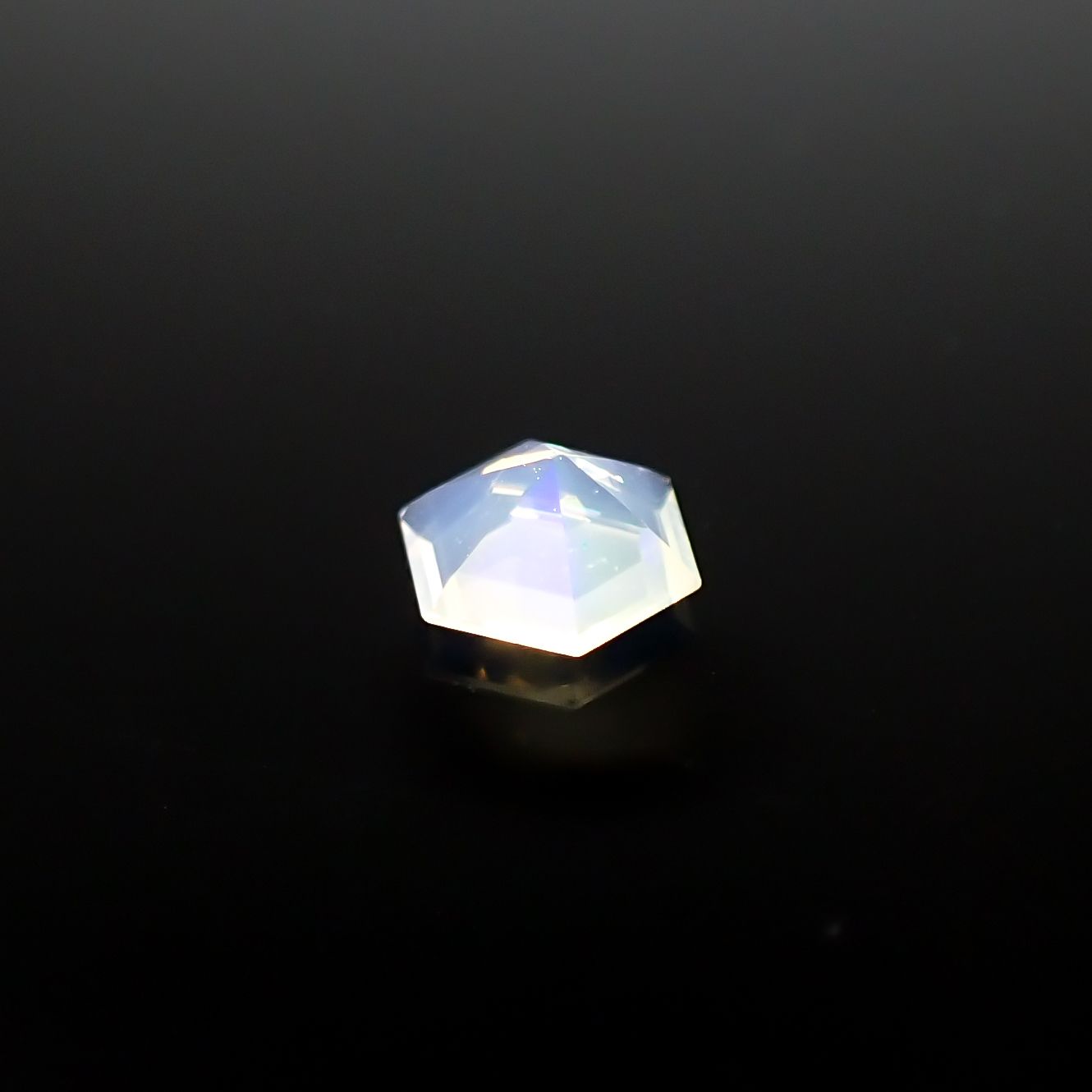 ◇ヘキサゴンカット◇エチオピアオパール エチオピア産 0.085ct[240226207]3.4x3.2mm前後