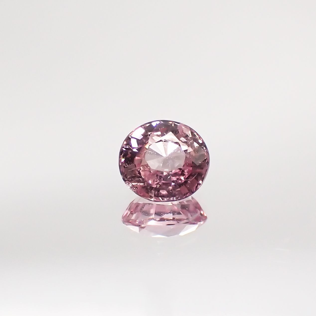 パパラチャサファイア(宝石名サファイア/別名パパラチャ・サファイア) スリランカ産 0.483ct ソ付(日独)[210711680]4.6×4.2mm前後