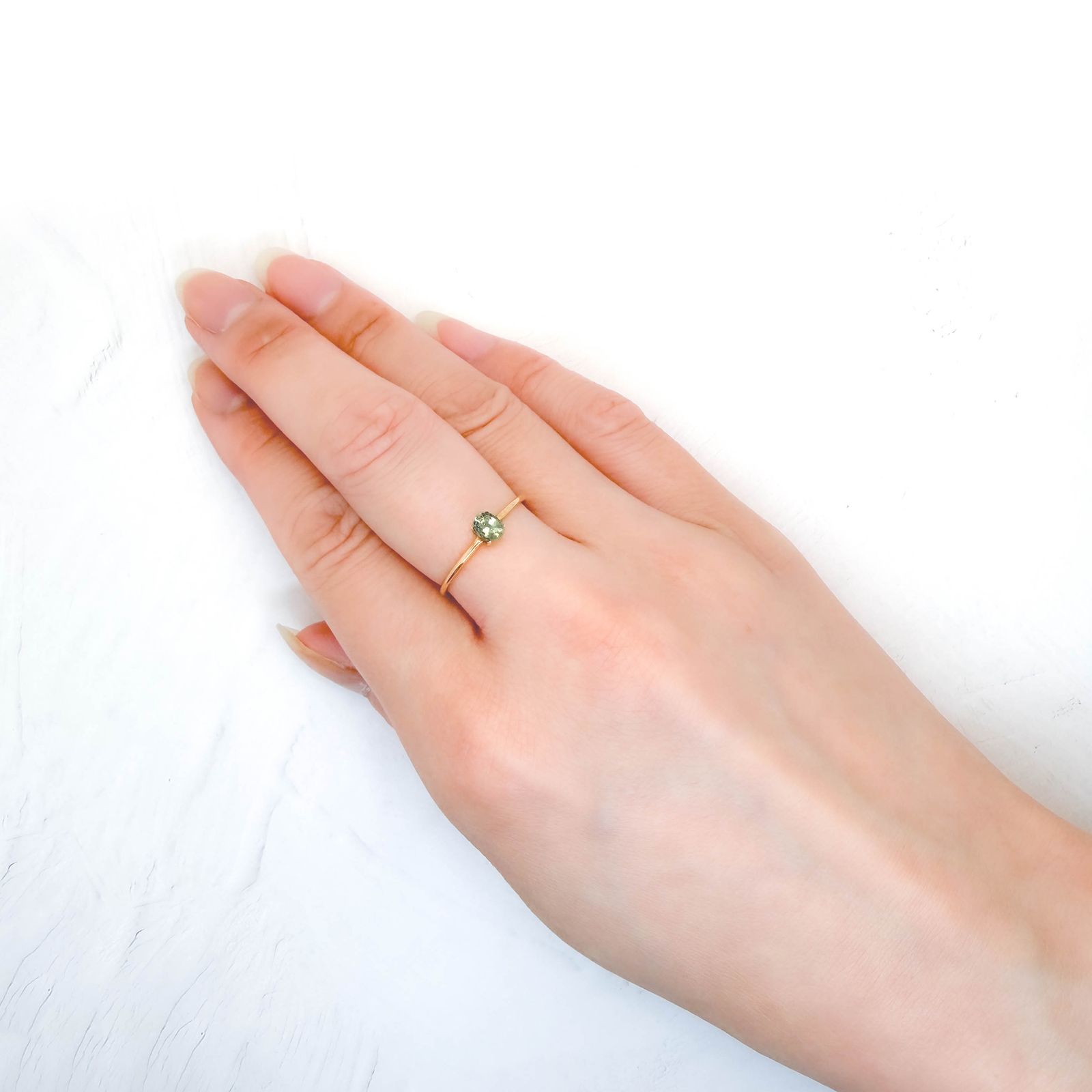 グリーンクリソベリル(宝石名クリソベリル)スリランカ/マダガスカル産 識別済 0.29ct / 4.3x3.4mm前後 [260514472]