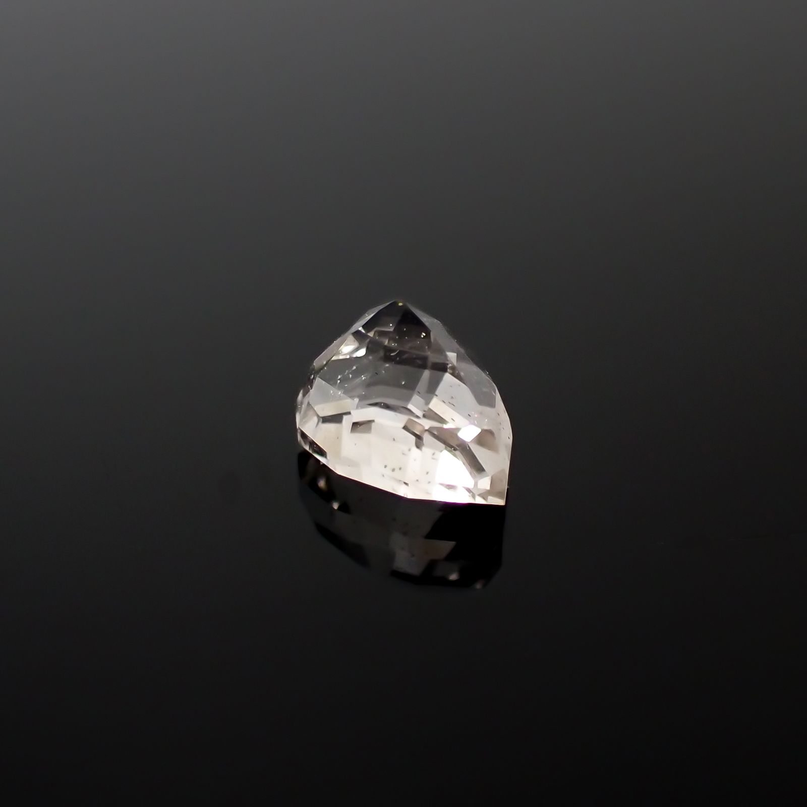 ◇カスタムカット◇ティンカーベルクォーツ ブラジル産 1.24ct[240125453]8x5.7mm前後