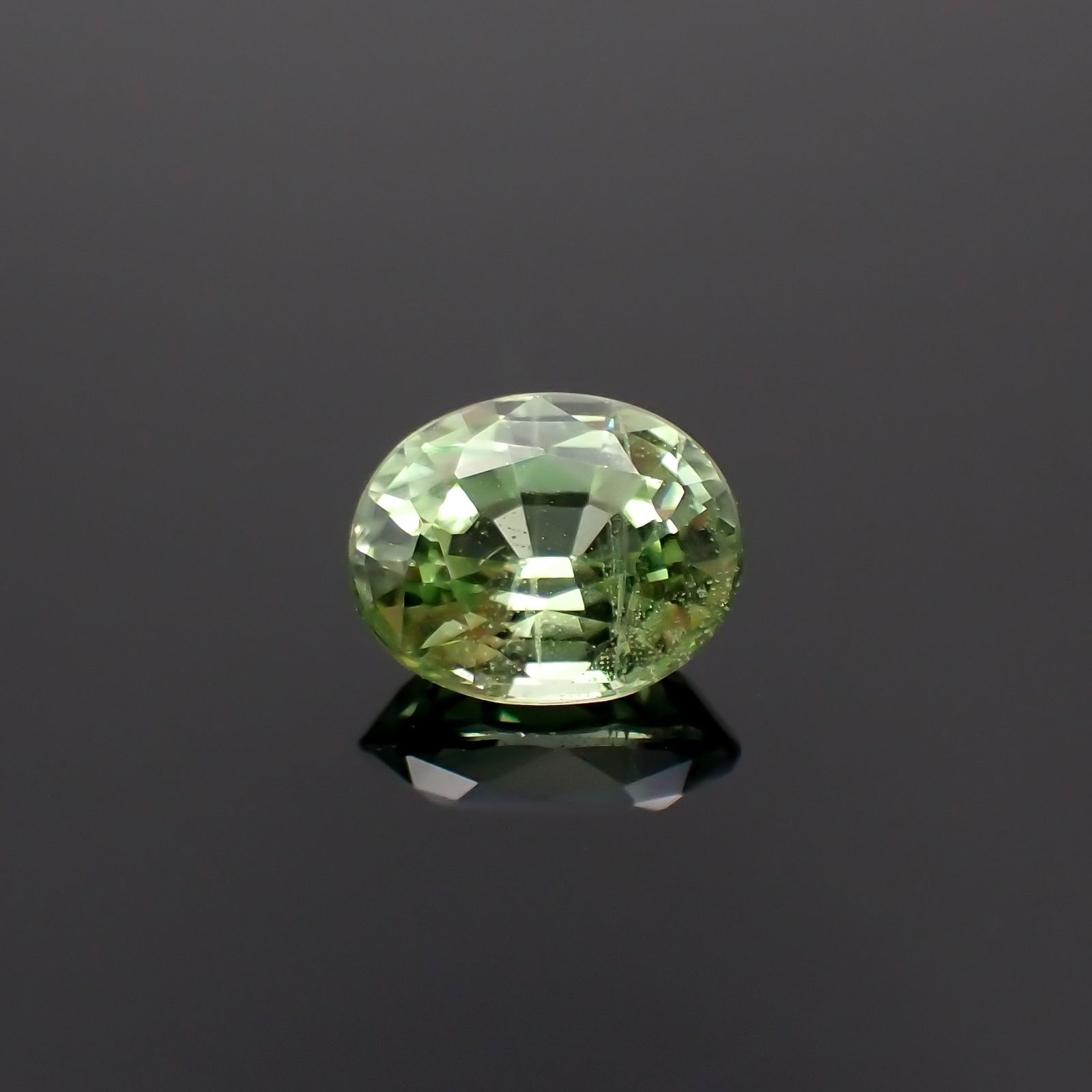 ミントガーネット(宝石名ガーネット)タンザニア産 0.92ct 識別済