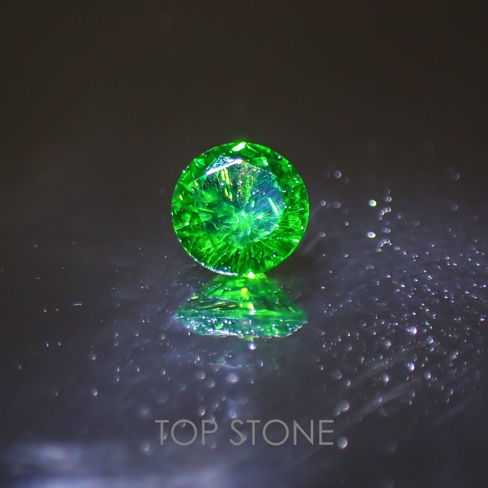 デマントイドガーネット(宝石名デマントイド・ガーネット)  ロシア産 0.166ct ソ付(彩珠)[210410514]3.3×3.3mm前後