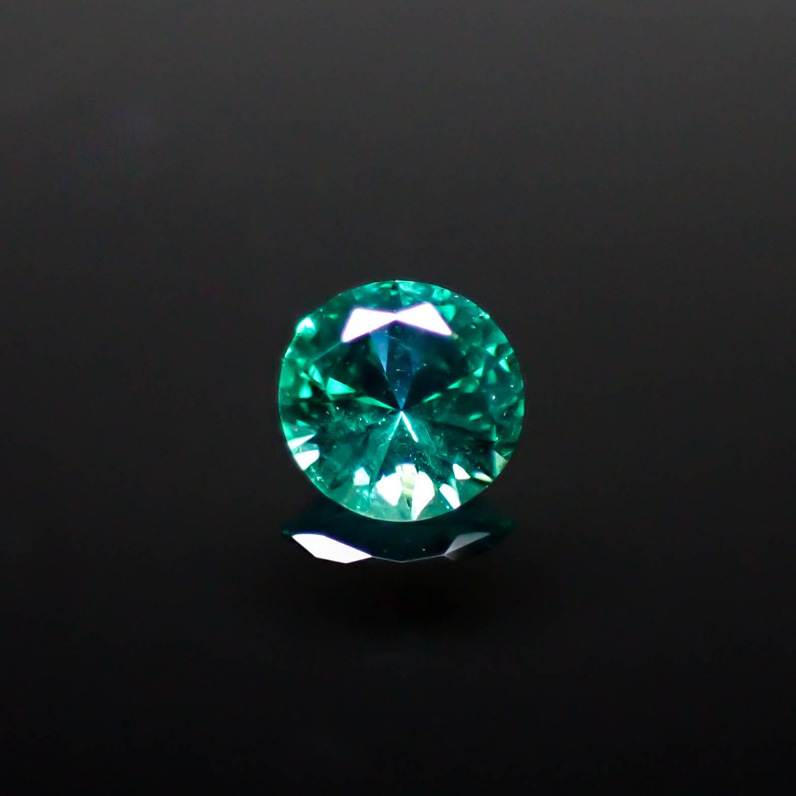 ノンオイルエメラルド(宝石名エメラルド)ロシア産 0.12ct 識別済[250330100]3.5x3.5mm前後