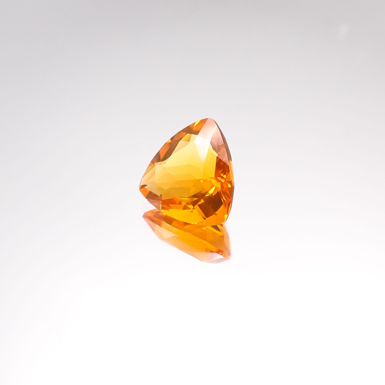 ファイヤーオパール(宝石名ファイヤー・オパール)メキシコ産 1.53ct 識別済[231124110]8.8x8.9mm前後