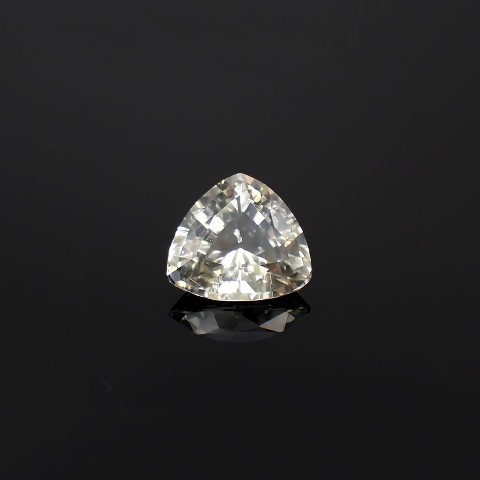 シリマナイト(宝石名シリマナイト)ビルマ産 ソ付(彩珠) 7.532ct / 12.6x13.7mm前後 [221219728]