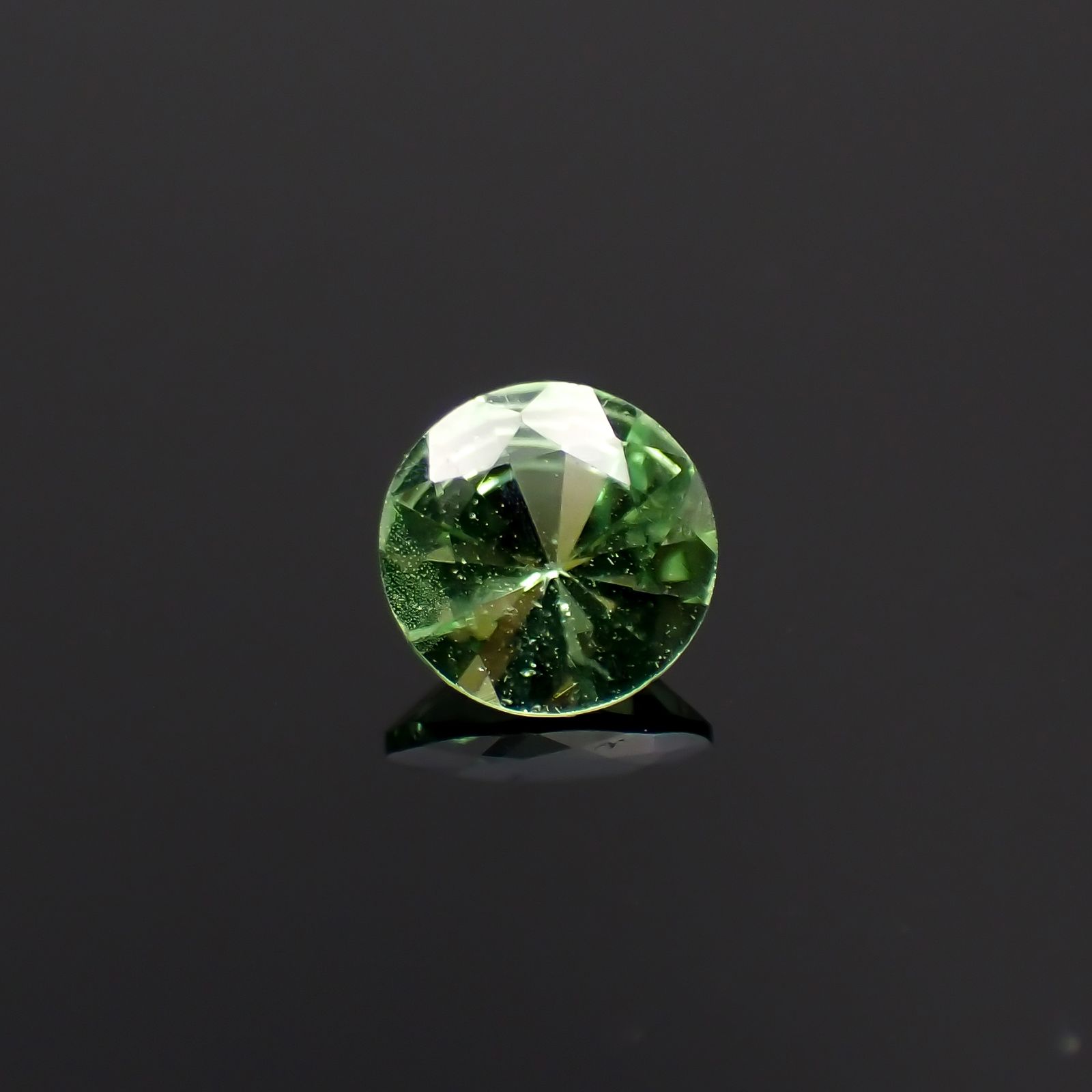 ミントガーネット(宝石名ガーネット)タンザニア産 0.29ct 識別済[230823065]4.3x4.3mm前後