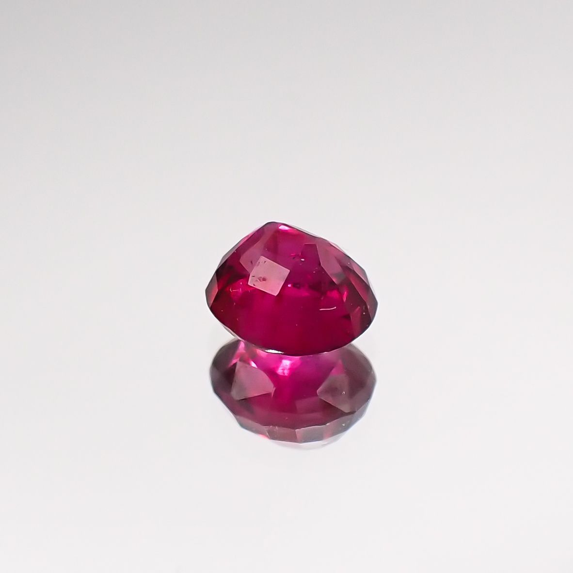 ルビー 非加熱(宝石名ルビー) マダガスカル産 0.29ct 識別済[210711738]3.8×3.4mm前後