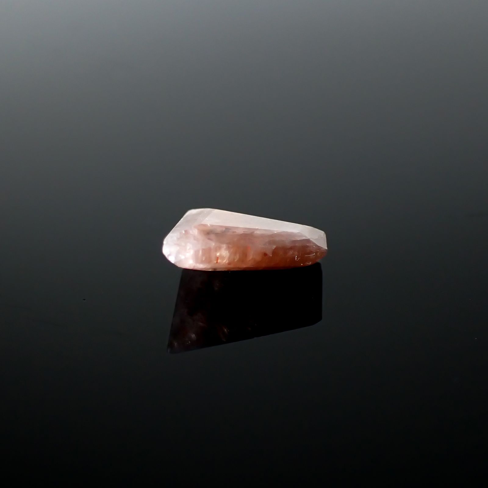 ◇カスタムカット◇ブラッドショットアイオライト インド産 2.63ct[240125391]10.8x10.6mm前後