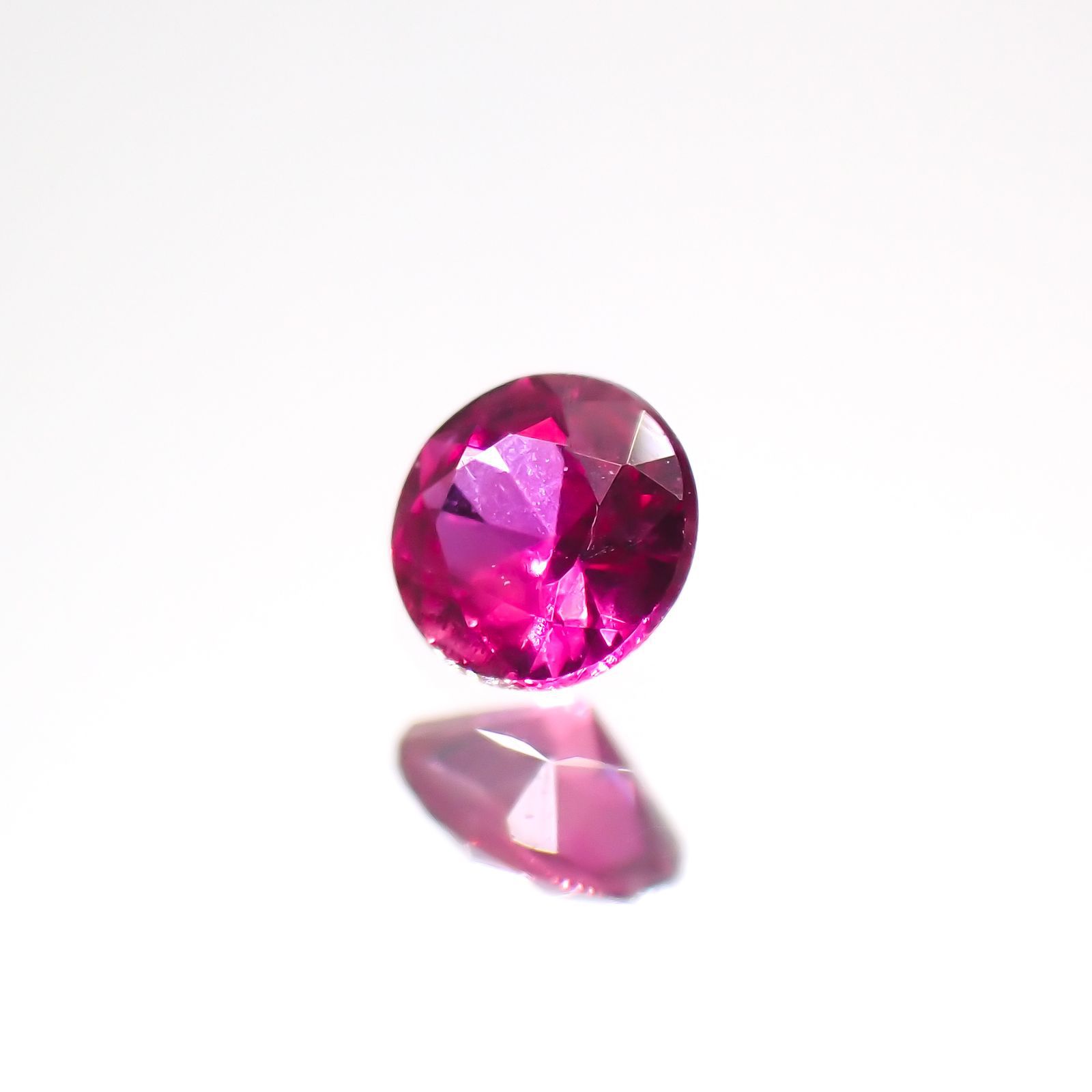 ルビー(宝石名ルビー)ベトナム/ビルマ産 0.12ct 識別済[220114778]2.9x2.9mm前後