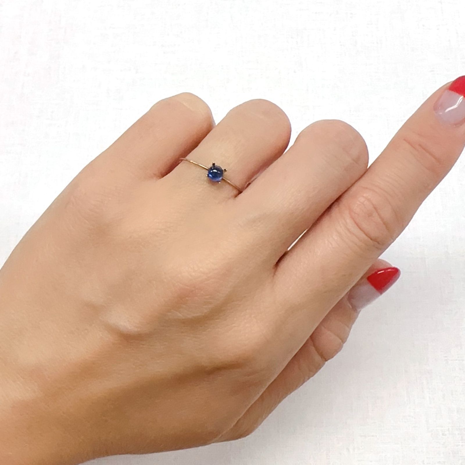 サファイア(宝石名ブルー・サファイア)スリランカ/マダガスカル産 0.41ct 識別済[230923436]3.8x3.7mm前後