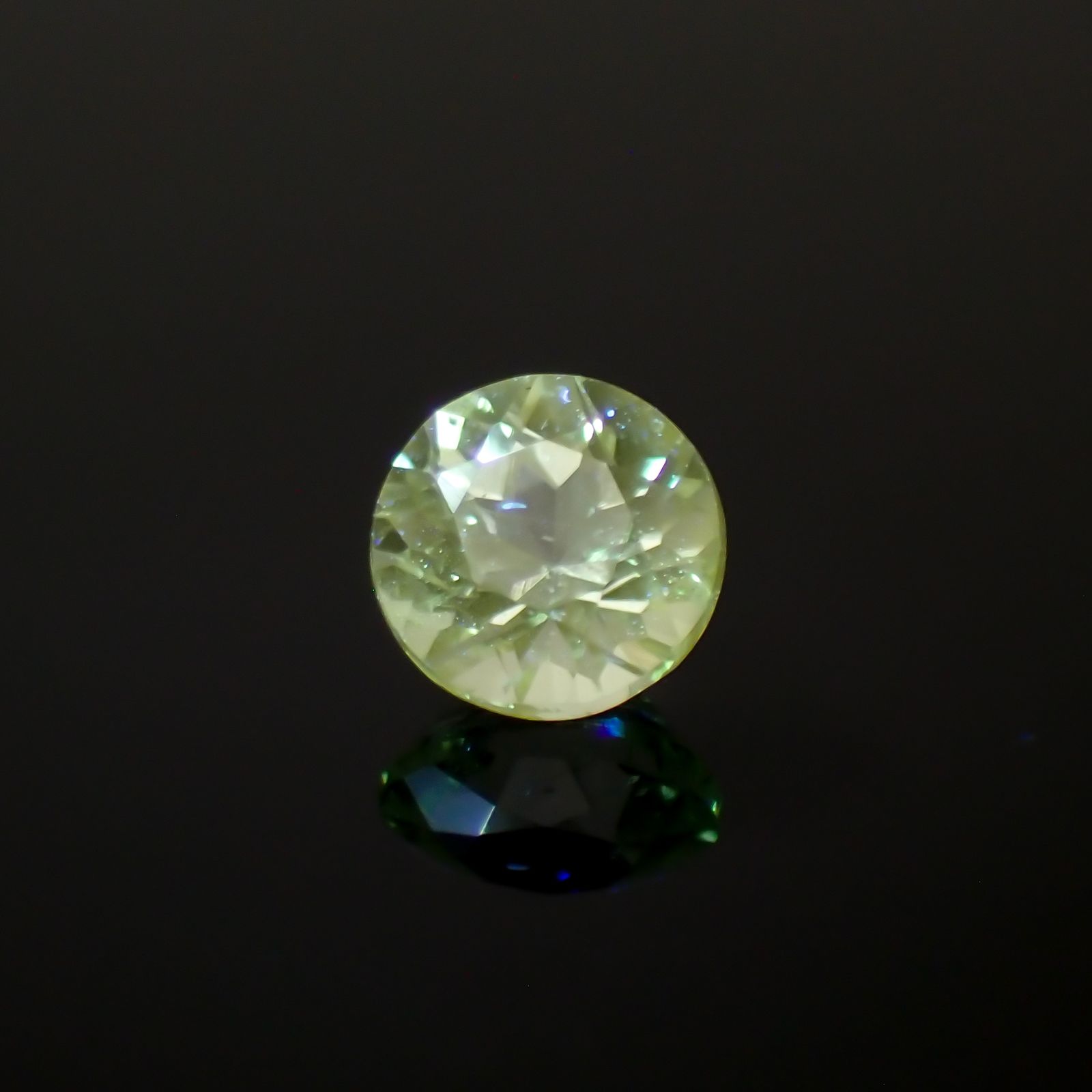 バナジウムコーネルピン(宝石名コーネルピン)タンザニア・タンガ州産 0.27ct 識別済[230521911]3.8x3.8mm前後