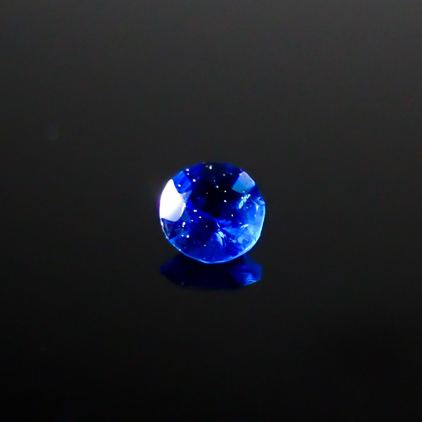 アウイナイト フルオレッセンス ドイツ産 0.017ct[240628302]1.8x1.8mm前後