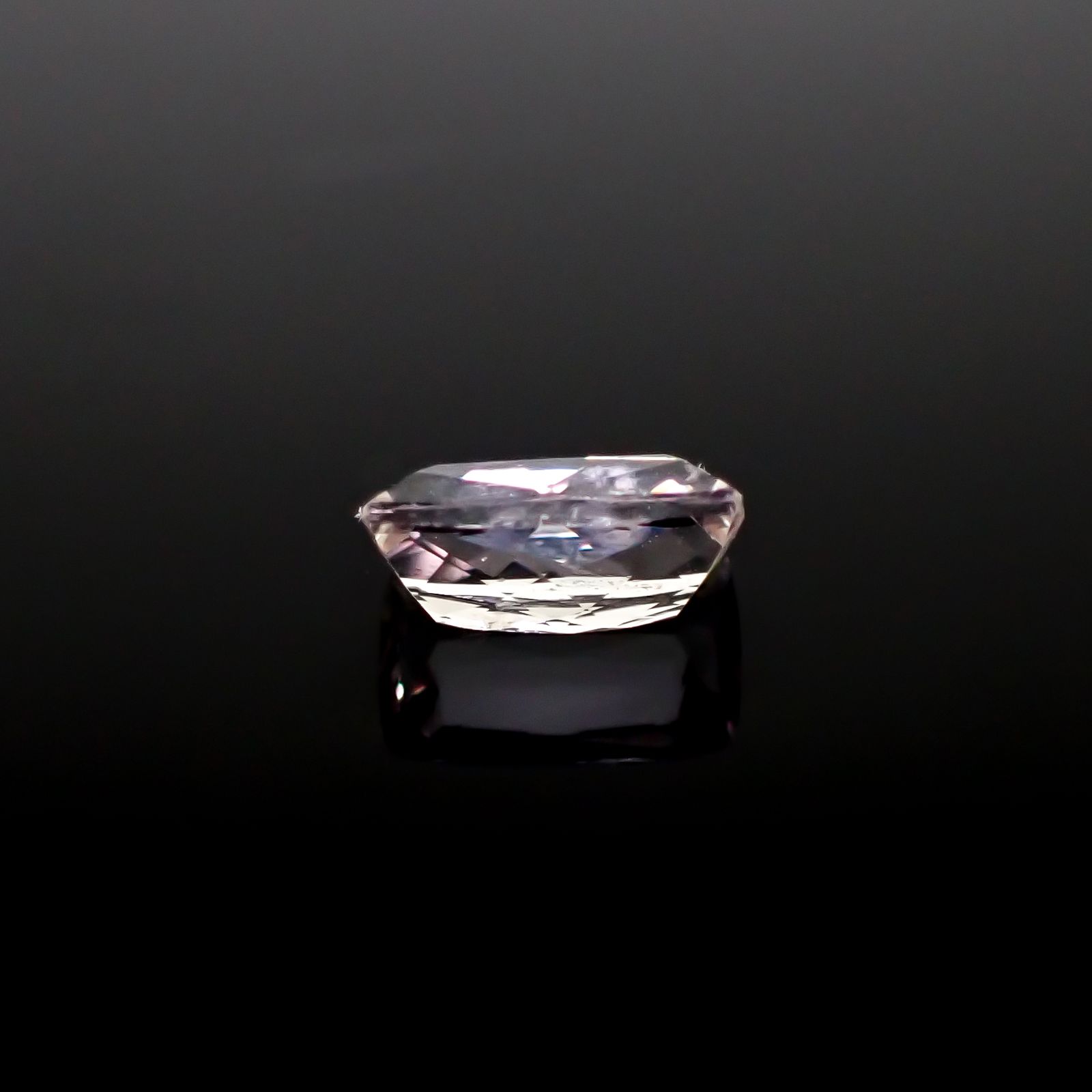 ピンクゾイサイト(宝石名ピンク・ゾイサイト)タンザニア産 0.670ct ソ付(彩珠)[241129503]6.5x3.9mm前後