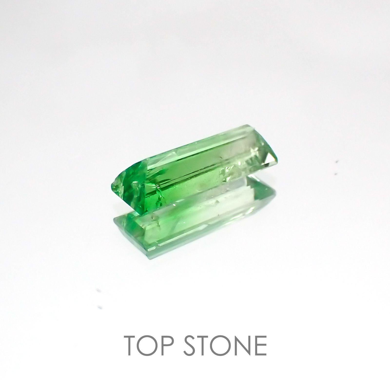 バイカラーツァボライト(宝石名グリーン グロッシュラー・ガーネット) タンザニア産 1.11ct 識別済[21018499]9.8×3.5mm前後