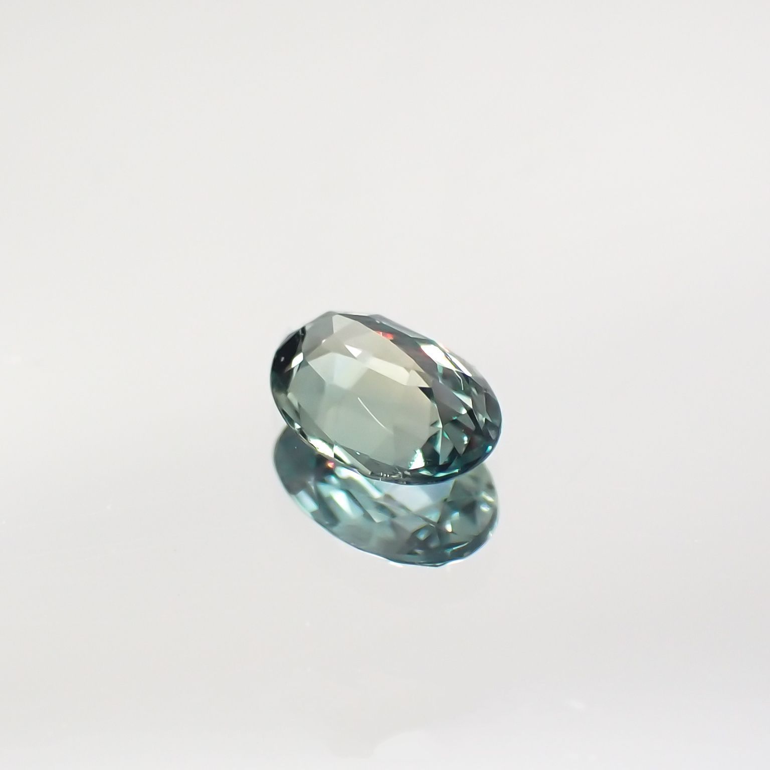 アレキサンドライト(宝石名アレキサンドライト) ブラジル産 0.12ct 識別済[210711872]3.6×2.6mm前後