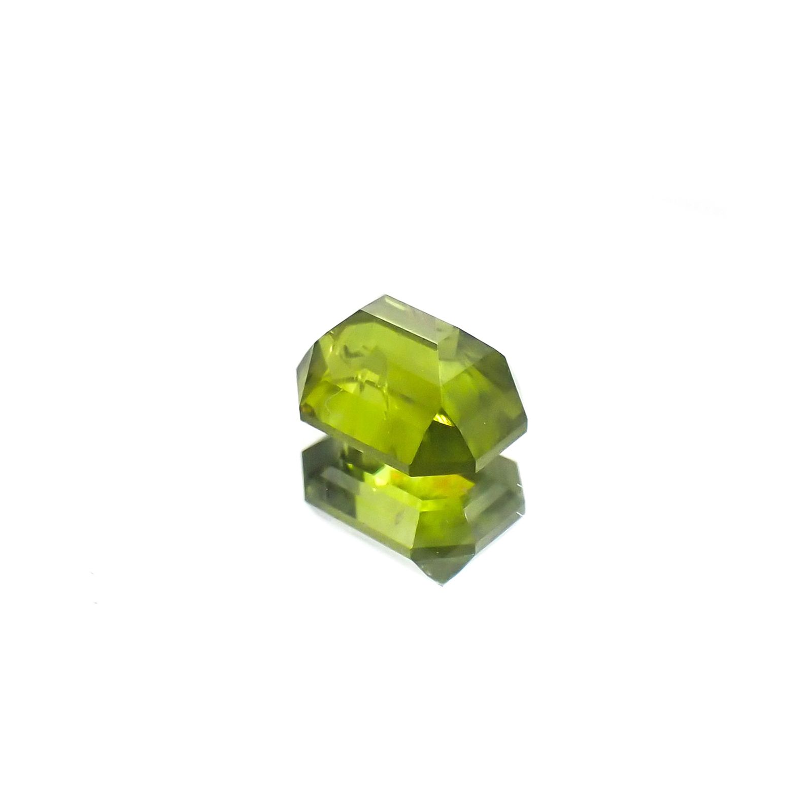 デマントイドガーネット(宝石名デマントイド・ガーネット) ロシア産 0.711ct ソ付(彩珠)[210711613]5.4×3.9mm前後