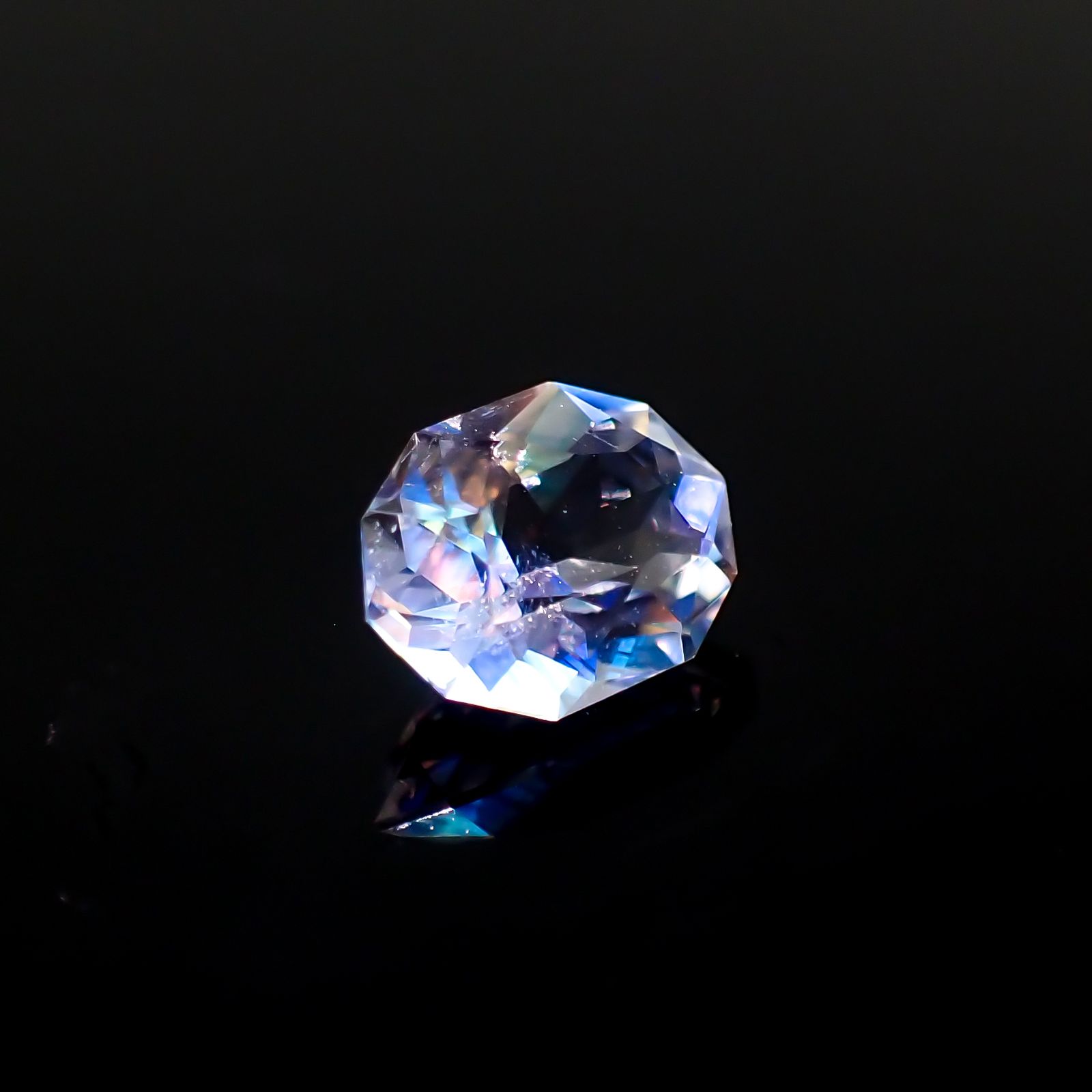 ◇カスタムカット◇レインボームーンストーン マダガスカル産 1.02ct[230923434]7.8x5.9mm前後