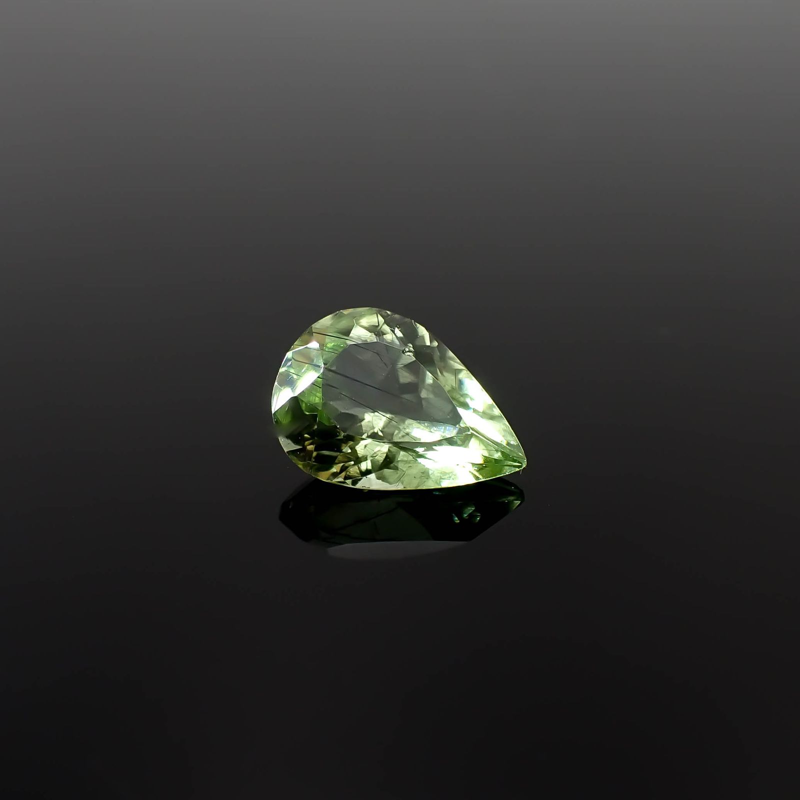 ルドウィジャイトインペリドット パキスタン産 2.92ct[240728524]11.5x8.1mm前後