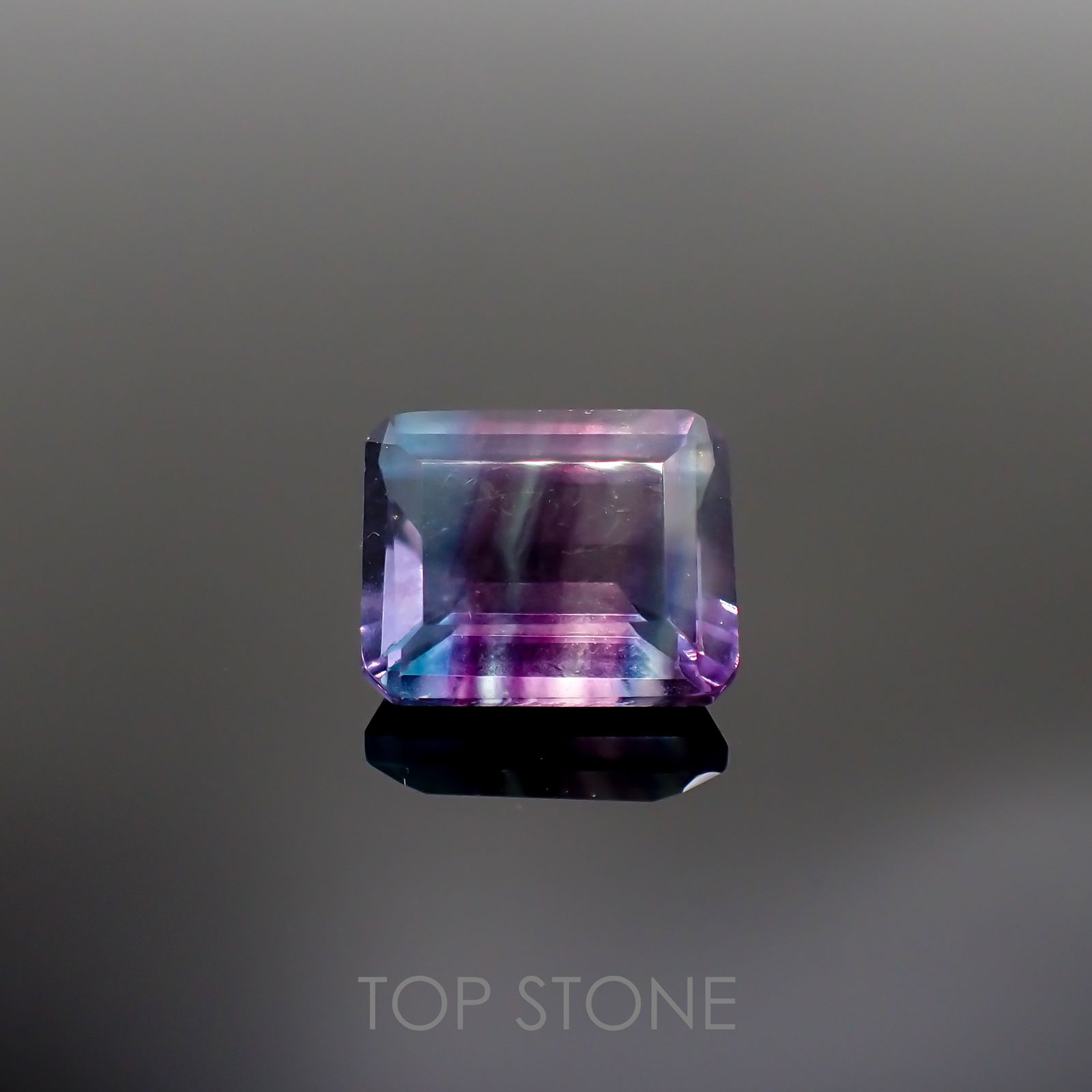 パーティカラーフローライト(宝石名フルオライト)ブラジル産 5.57ct 識別済[220115069]11.2x9.1mm前後