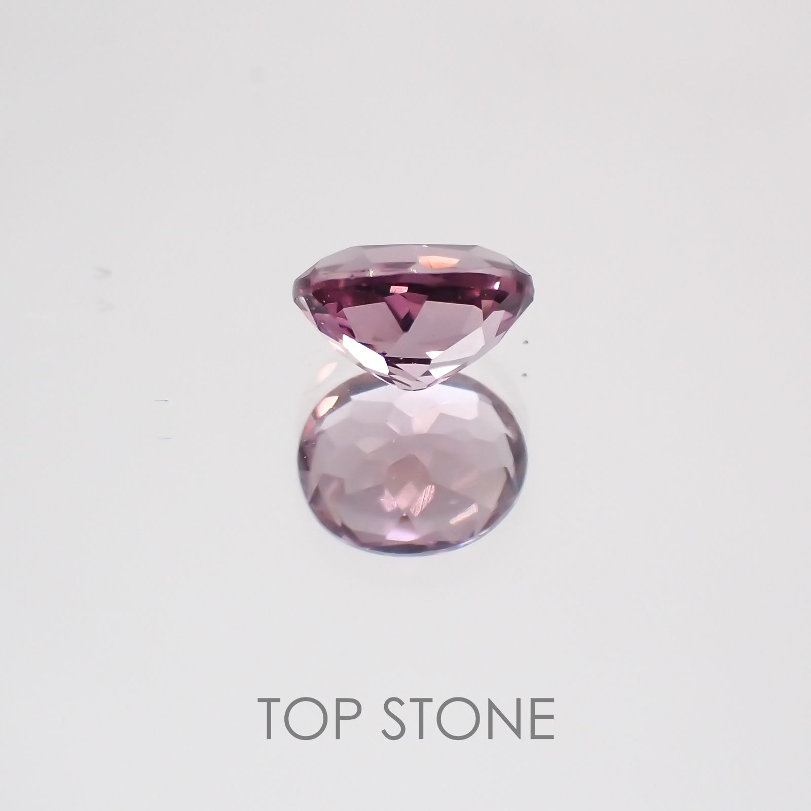 カラーチェンジマラヤガーネット タンザニア産 ルース 0.72ct[21049654]5.6×4.7mm前後
