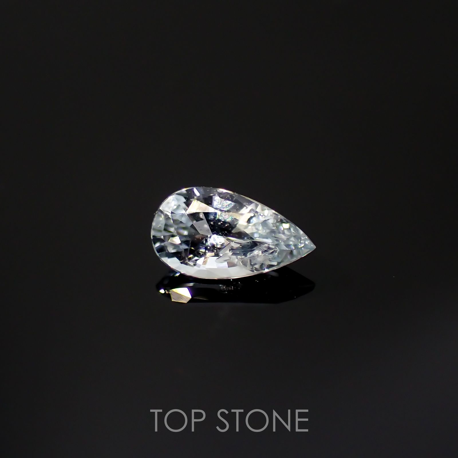ジェレメジェバイト(宝石名エレメジェバイト)ナミビア産 0.31ct 識別済[220616309]6.2x3.4mm前後