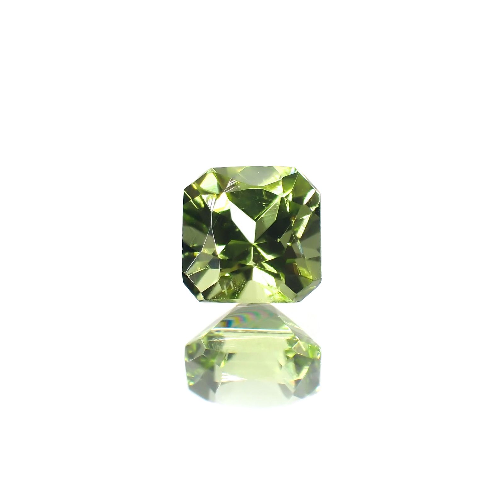 ペリドット(宝石名ペリドット) パキスタン産 識別済 0.75ct / 5x5mm前後 [260713490]