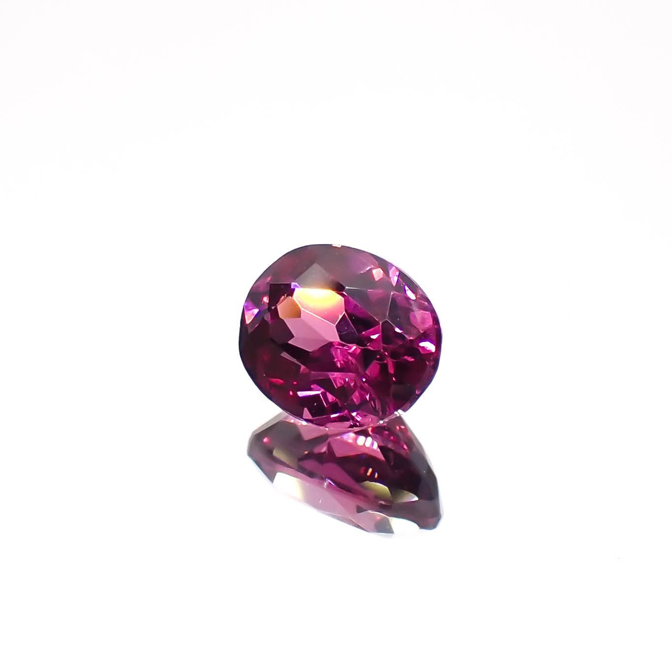 カラーシフトマラヤガーネット(宝石名ガーネット)タンザニア産 0.95ct 識別済[230120273]6.2x5mm前後