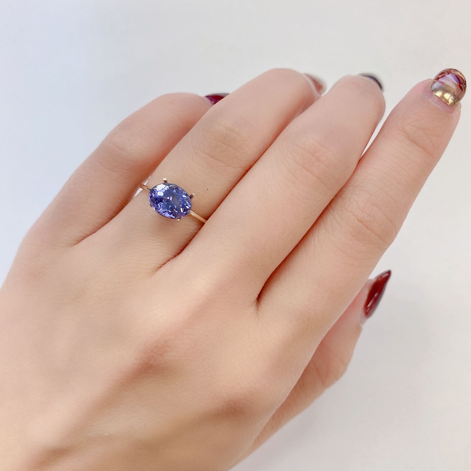 バイカラータンザナイト(宝石名タンザナイト) タンザニア産 1.928ct ソ付(彩珠)[210711832]8.4×6.6mm前後