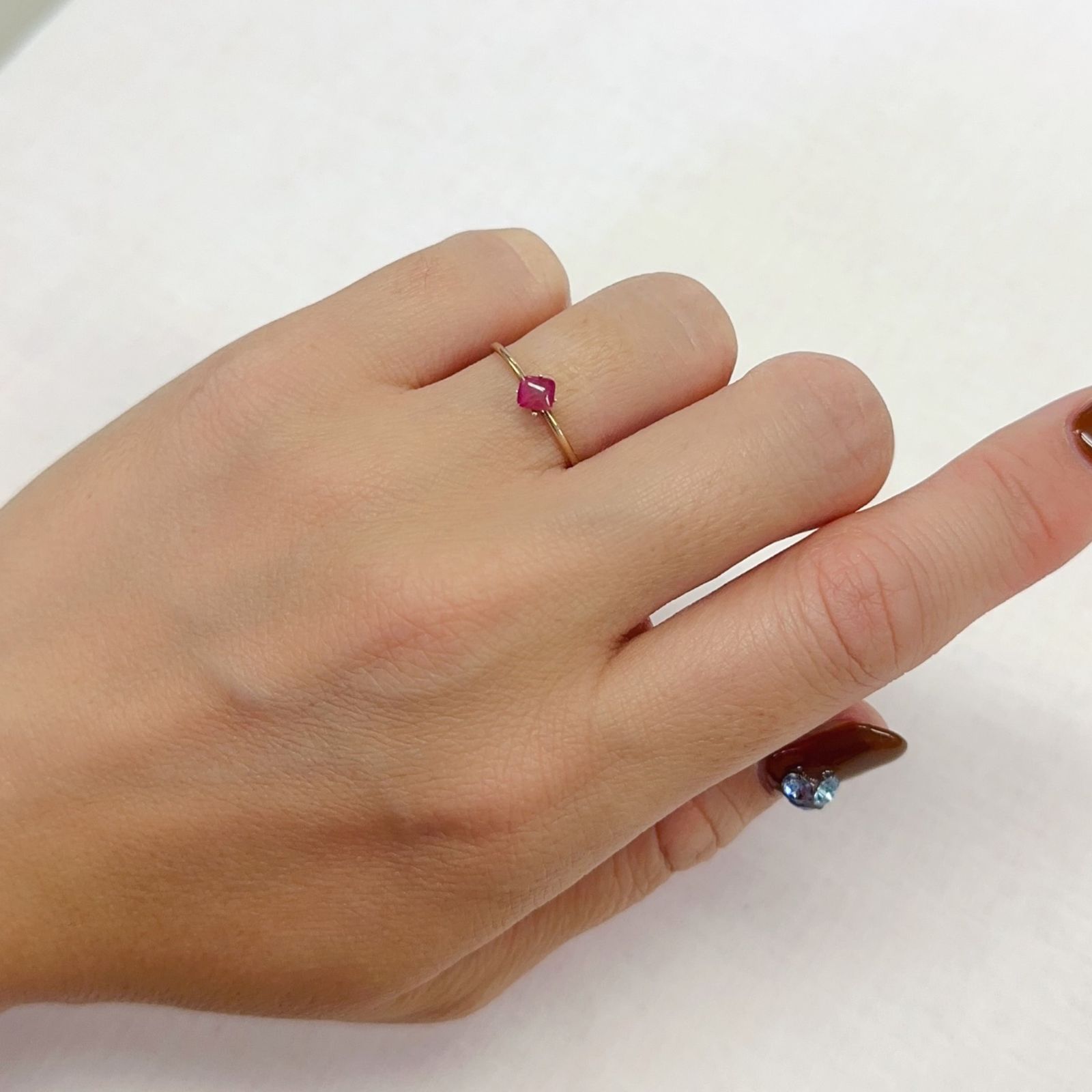 ◇バフカット◇レッドベリル アメリカ・ユタ州産 0.22ct[231023765]3.8x3.5mm前後