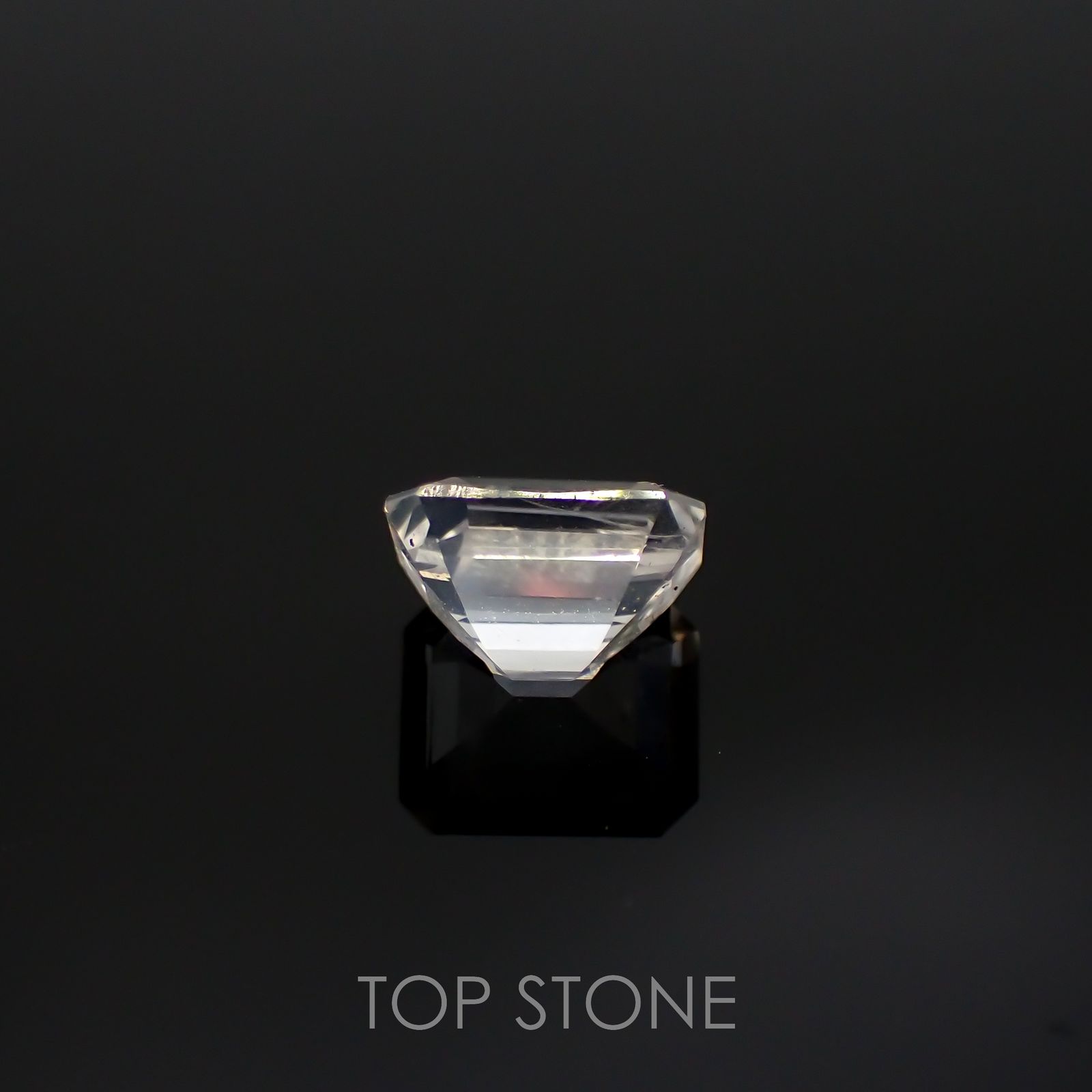 フェナカイト(宝石名フェナカイト)ロシア産 1.72ct 識別済[220515735]7.9x6.3mm前後