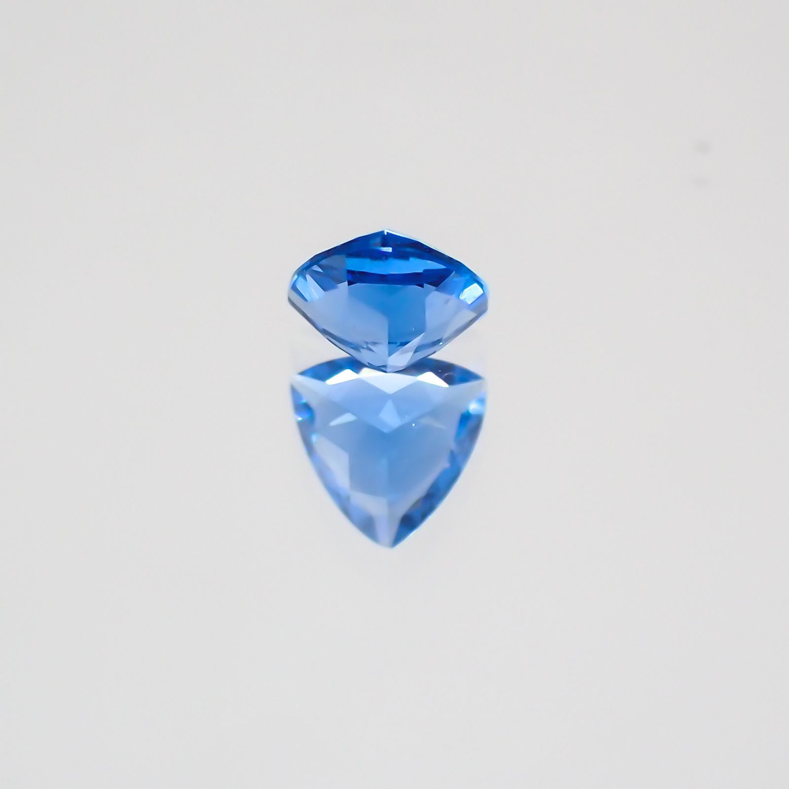 アウイナイト ドイツ産 ルース 0.17ct[210210030]3.7×3.7mm前後